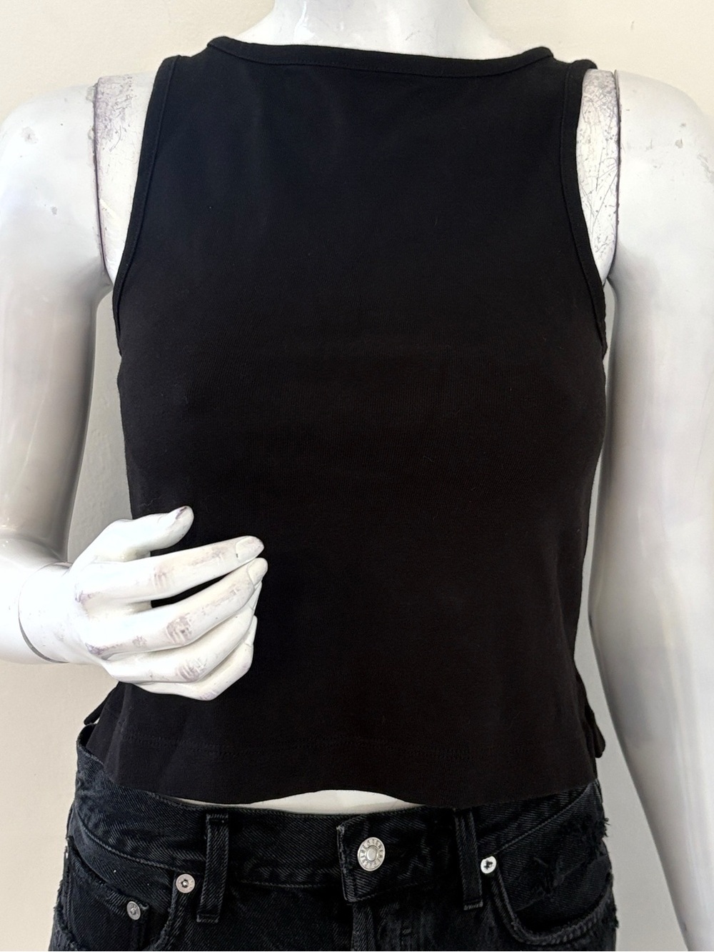 Vince Black Sleeveless Boatneck Tank Top Chic 90s Silhouette Wardrobe Staple